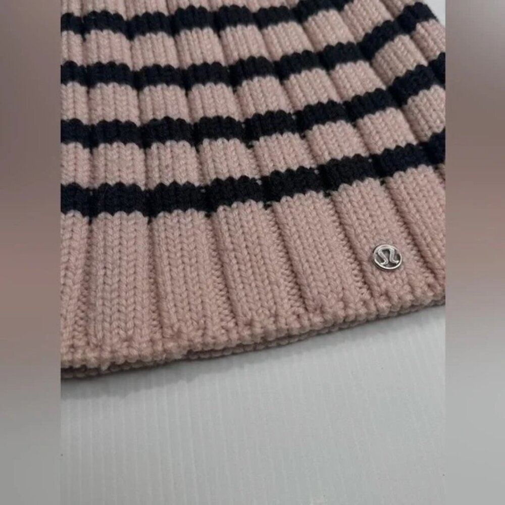 Lululemon Blissed Out Toque hat multi-color ski merino wool soft - Picture 3 of 5